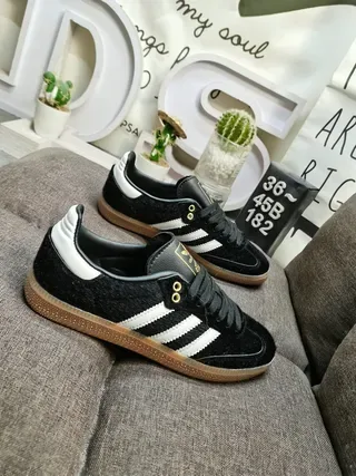 Adidas 黑白低帮麂皮鞋面生活运动鞋 9