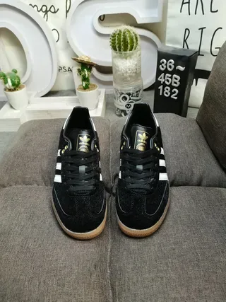 Adidas 黑白低帮麂皮鞋面生活运动鞋 10