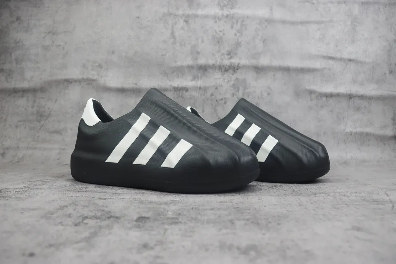 Adidas 黑白 踩脚 模制鞋底 运动鞋 3