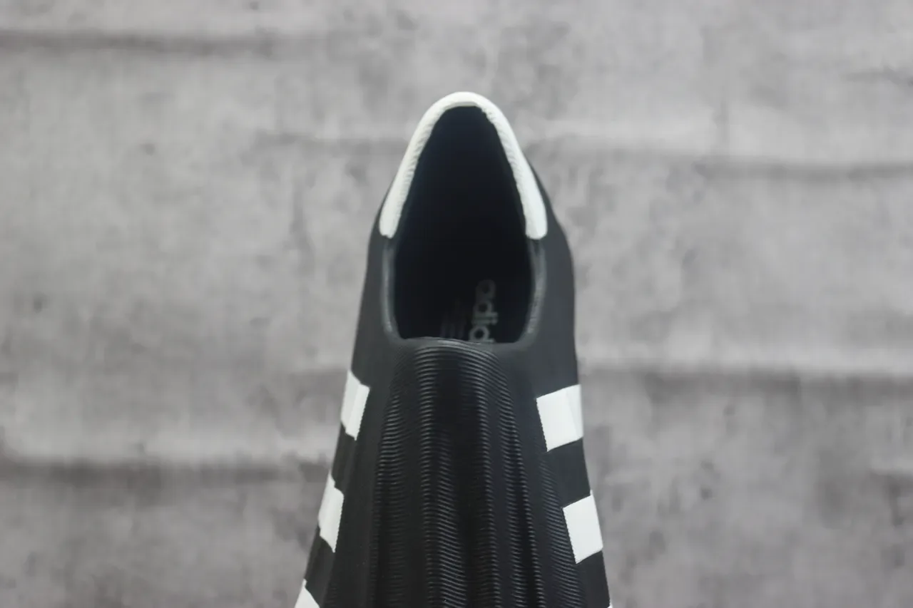 Adidas 黑白 踩脚 模制鞋底 运动鞋 4