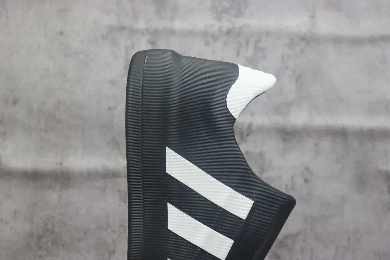 Adidas 黑白 踩脚 模制鞋底 运动鞋 5