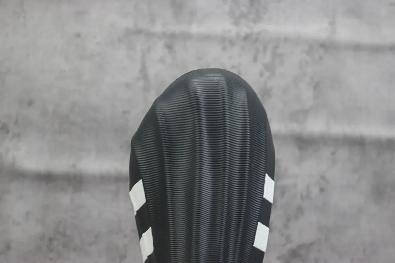 Adidas 黑白 踩脚 模制鞋底 运动鞋 6