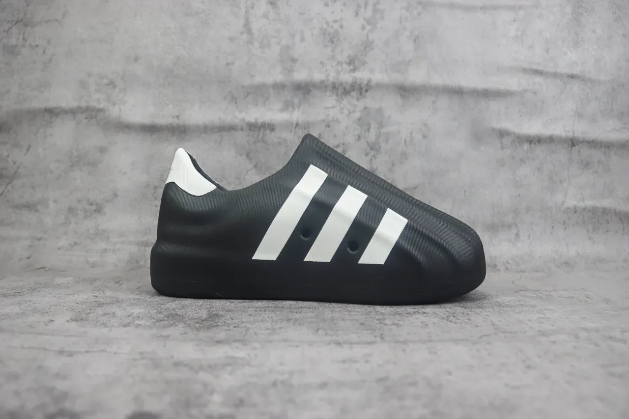 Adidas 黑白 踩脚 模制鞋底 运动鞋 7