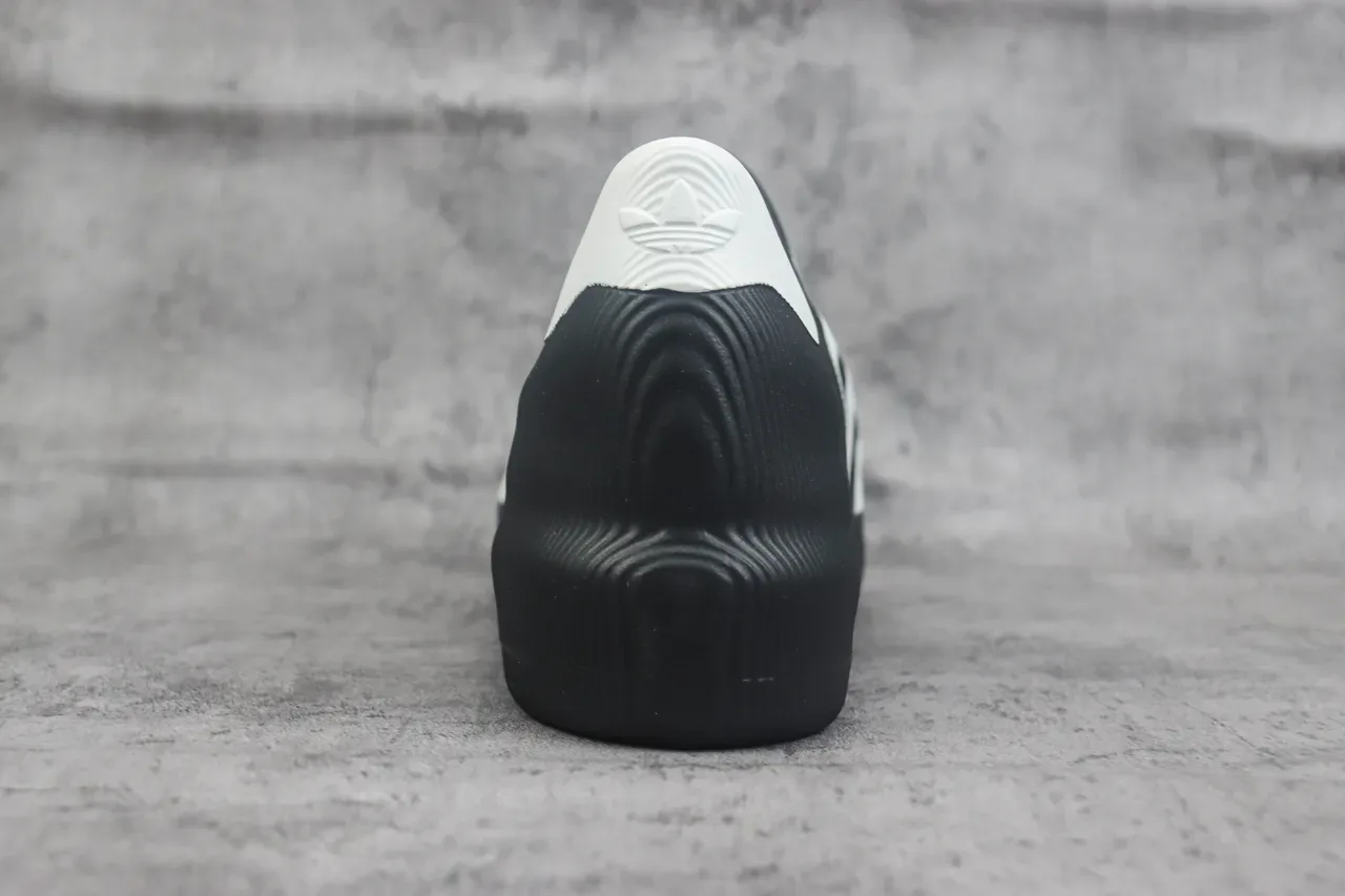 Adidas 黑白 踩脚 模制鞋底 运动鞋 9