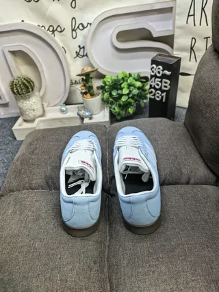 Adidas 蓝色白色低帮麂皮纹理鞋面生活方式运动鞋 8