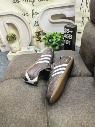 Adidas Chaussures Lifestyle en Cuir Marron Blanc avec Trois Rayures 6