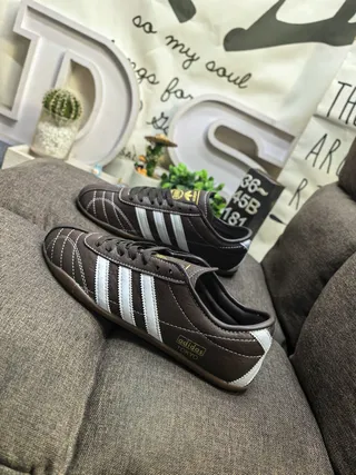 Adidas Chaussures Lifestyle en Cuir Marron Blanc avec Trois Rayures 7