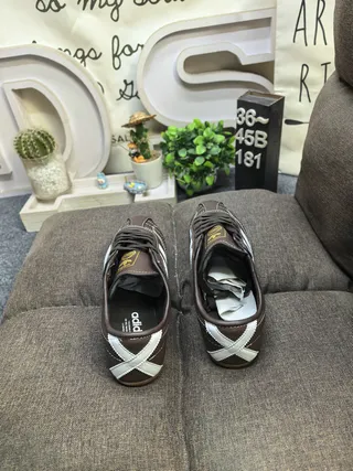 Adidas Chaussures Lifestyle en Cuir Marron Blanc avec Trois Rayures 8