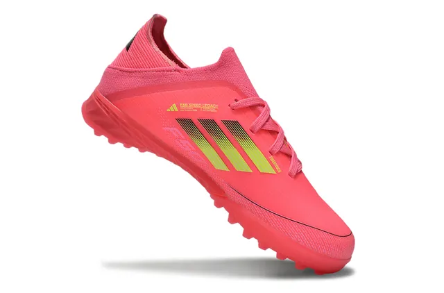 أديداس F50 أحذية كرة القدم للعشب الاصطناعي مع الجزء العلوي من knit وردي أخضر، تفاصيل شريط تدرجي 3