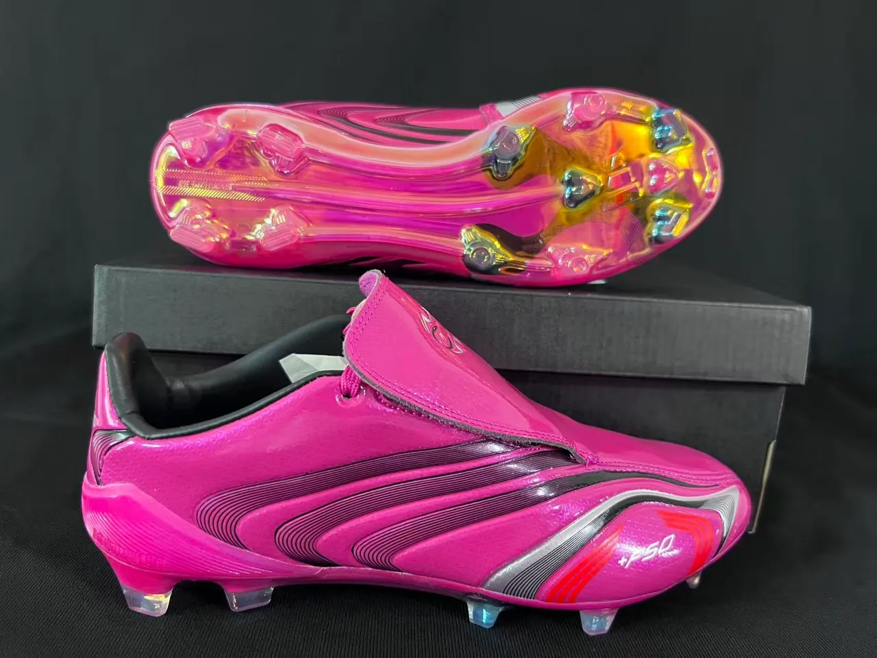 Adidas F50 粉色银色光泽合成面料上层 彩虹色半透明鞋底 坚地足球鞋 7