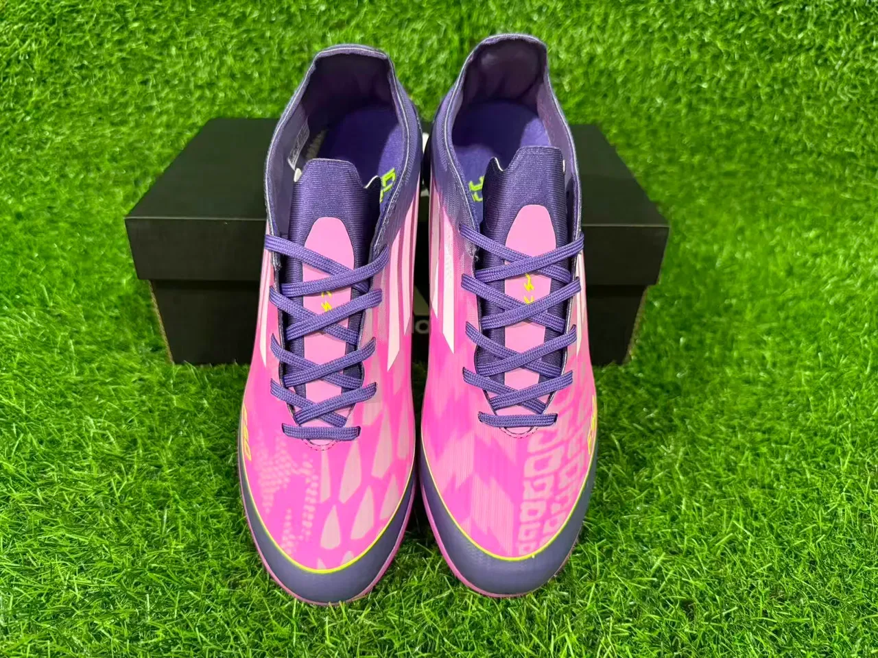 Adidas F50 Morado Rosa Zapatos de fútbol sintéticos low-cut con tacos cónicos para césped 5