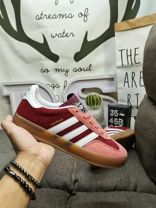 Adidas Gazelle Bordeaux et Rose Daim Sneakers Lifestyle 5