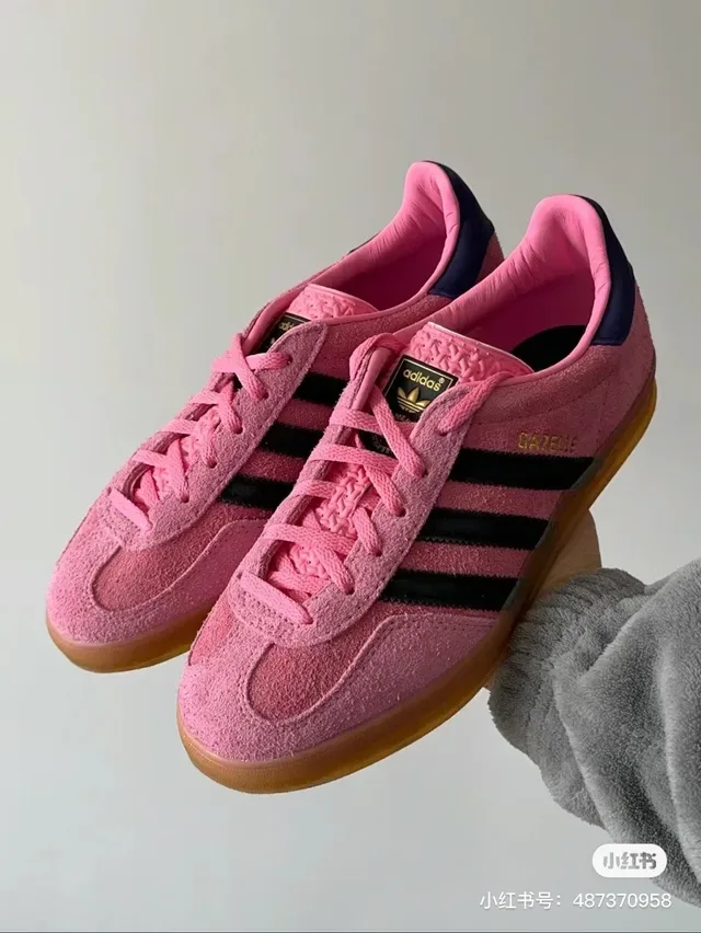 Adidas Gazelle 粉色和紫色麂皮生活方式运动鞋 5