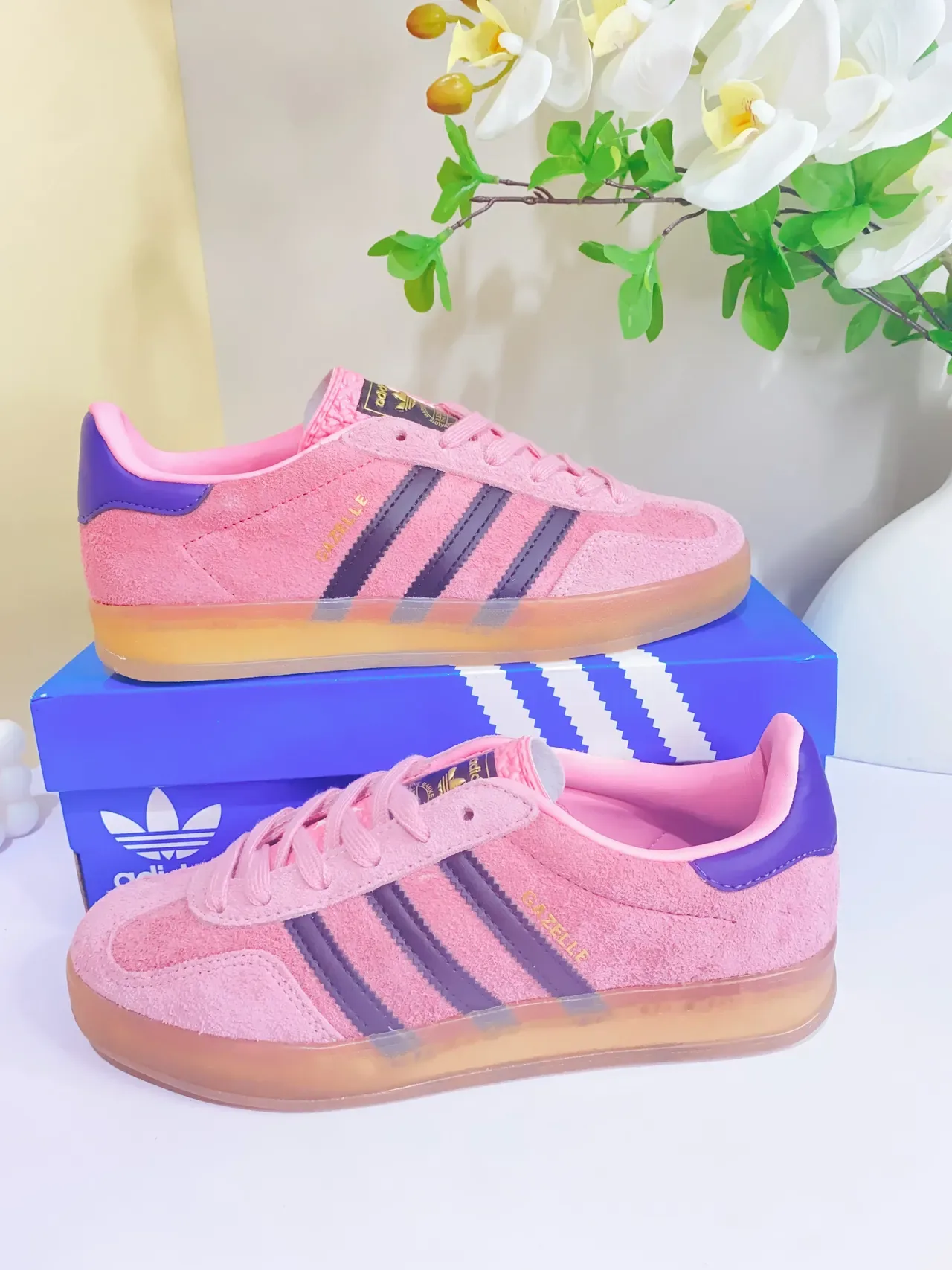 Adidas Gazelle 粉色和紫色麂皮生活方式运动鞋 6