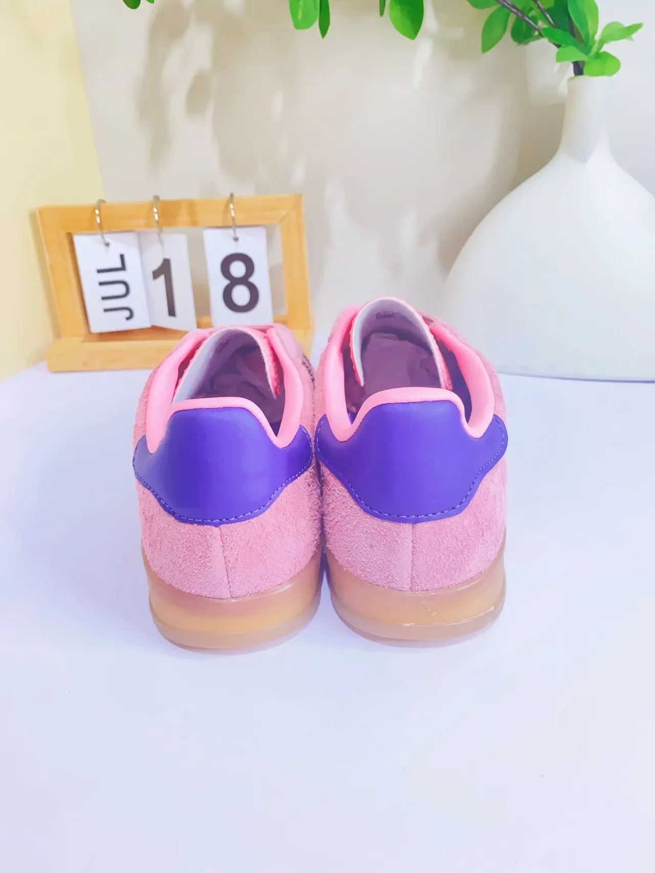 Adidas Gazelle 粉色和紫色麂皮生活方式运动鞋 7
