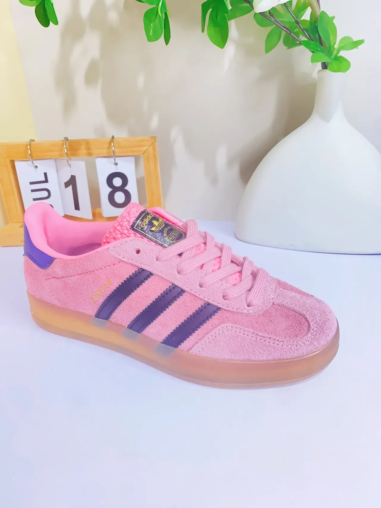Adidas Gazelle 粉色和紫色麂皮生活方式运动鞋 8