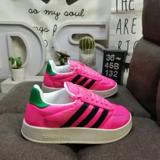 阿迪达斯 Gazelle 粉黑绿生活方式运动鞋