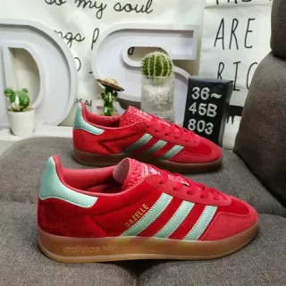 Adidas Gazelle Zapatillas Lifestyle de ante rojo y verde menta