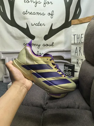 Adidas أحذية جري ذهبية بنفسجية معدنية مع ثلاث خطوط متداخلة في الجزء العلوي 5