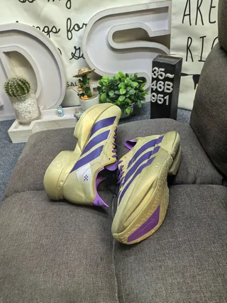 Adidas أحذية جري ذهبية بنفسجية معدنية مع ثلاث خطوط متداخلة في الجزء العلوي 6