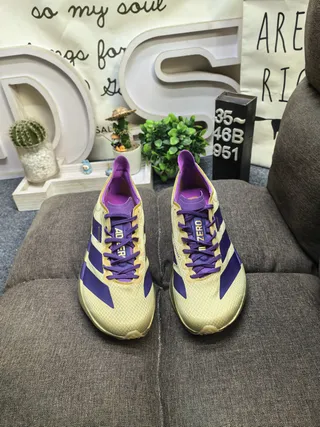 Adidas أحذية جري ذهبية بنفسجية معدنية مع ثلاث خطوط متداخلة في الجزء العلوي 10