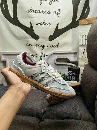 Adidas رمادي أخضر منخفضة القمة مربوطة بشرائط منسوجة ثلاث شرائح الألواح الجانبية حذاء رياضي نمط حياة 5