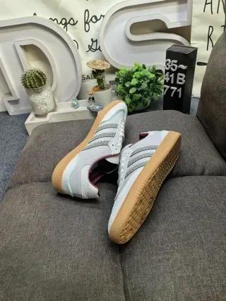 Adidas رمادي أخضر منخفضة القمة مربوطة بشرائط منسوجة ثلاث شرائح الألواح الجانبية حذاء رياضي نمط حياة 6