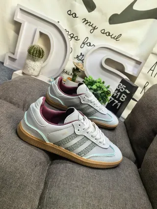 Adidas رمادي أخضر منخفضة القمة مربوطة بشرائط منسوجة ثلاث شرائح الألواح الجانبية حذاء رياضي نمط حياة 9