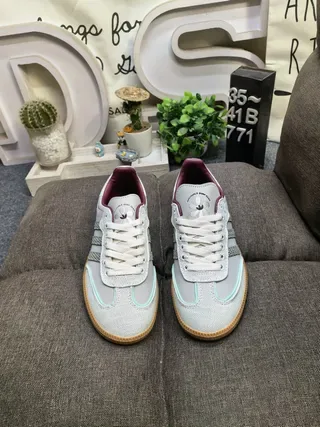 Adidas رمادي أخضر منخفضة القمة مربوطة بشرائط منسوجة ثلاث شرائح الألواح الجانبية حذاء رياضي نمط حياة 10