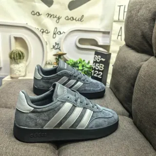 أحذية رياضية Adidas رمادي فضي سويد علوية لوح جانبي ثلاث خطوط