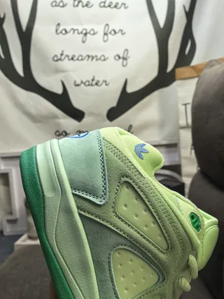 Adidas أحذية رياضية أسلوب حياة خضراء مع طبقات هندسية متداخلة وكولار مبطن 3