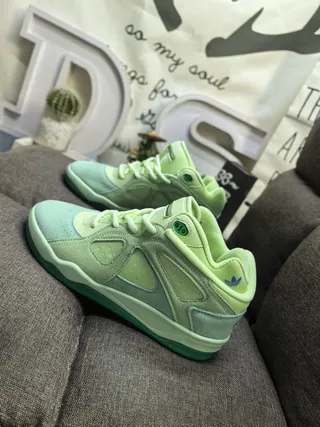 Adidas أحذية رياضية أسلوب حياة خضراء مع طبقات هندسية متداخلة وكولار مبطن 7