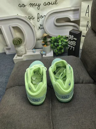 Adidas أحذية رياضية أسلوب حياة خضراء مع طبقات هندسية متداخلة وكولار مبطن 8