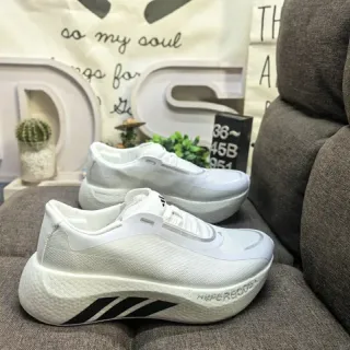 Adidas Hyperboost أحذية لايف ستايل بيضاء