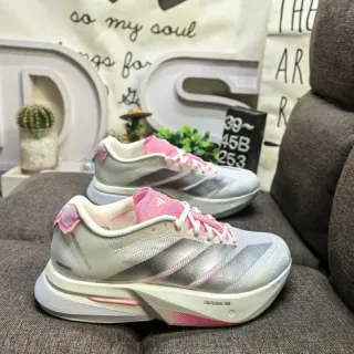 Adidas Lightstrike Pro चाँदीदार भूरा और गुलाबी दौड़ के जूते