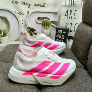 Adidas Lightstrike Pro chaussures de course blanches et roses