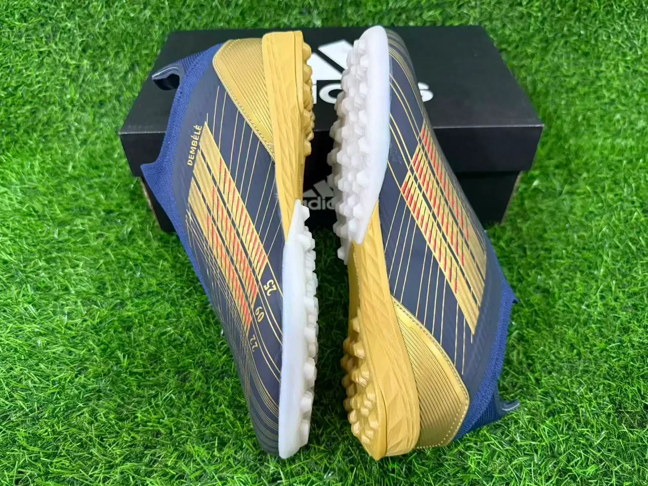 Adidas Tênis de futebol turf navy gold low-cut sock-fit upper three-stripe design 9