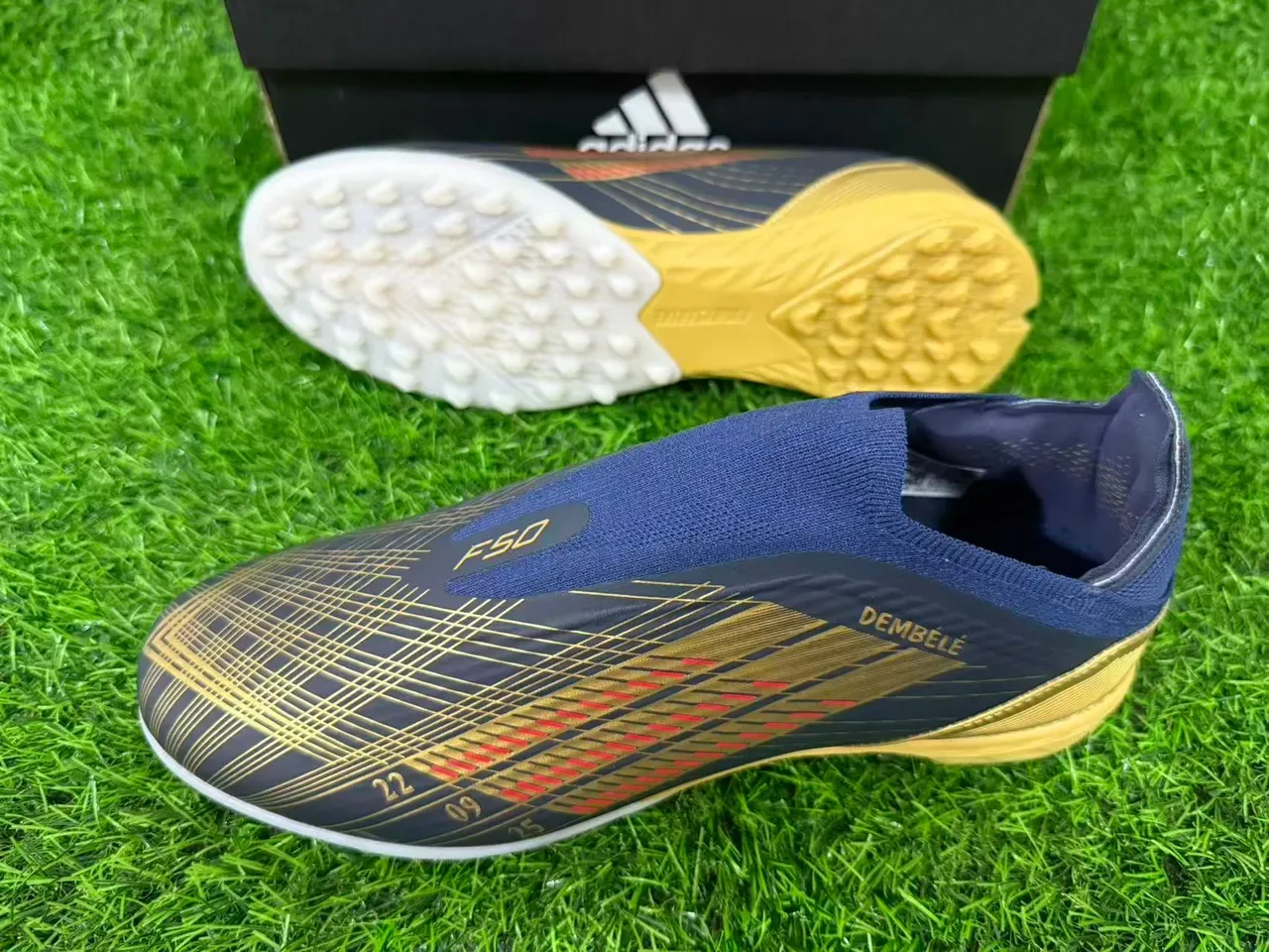 Adidas Tênis de futebol turf navy gold low-cut sock-fit upper three-stripe design 10