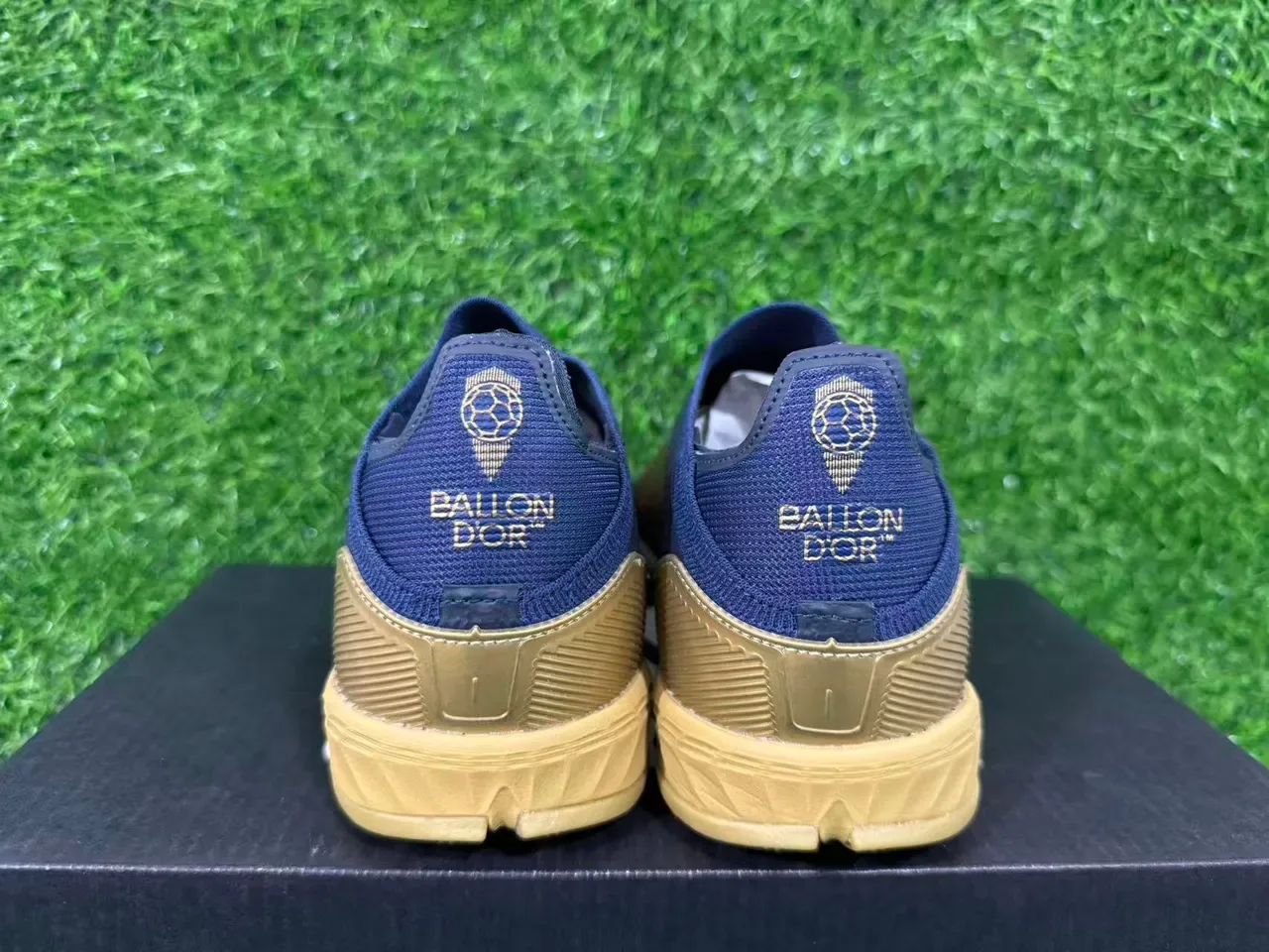 Adidas Tênis de futebol turf navy gold low-cut sock-fit upper three-stripe design 11