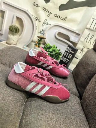 Adidas Chaussures Lifestyle Daim Rose avec sangle par-dessus la langue 9