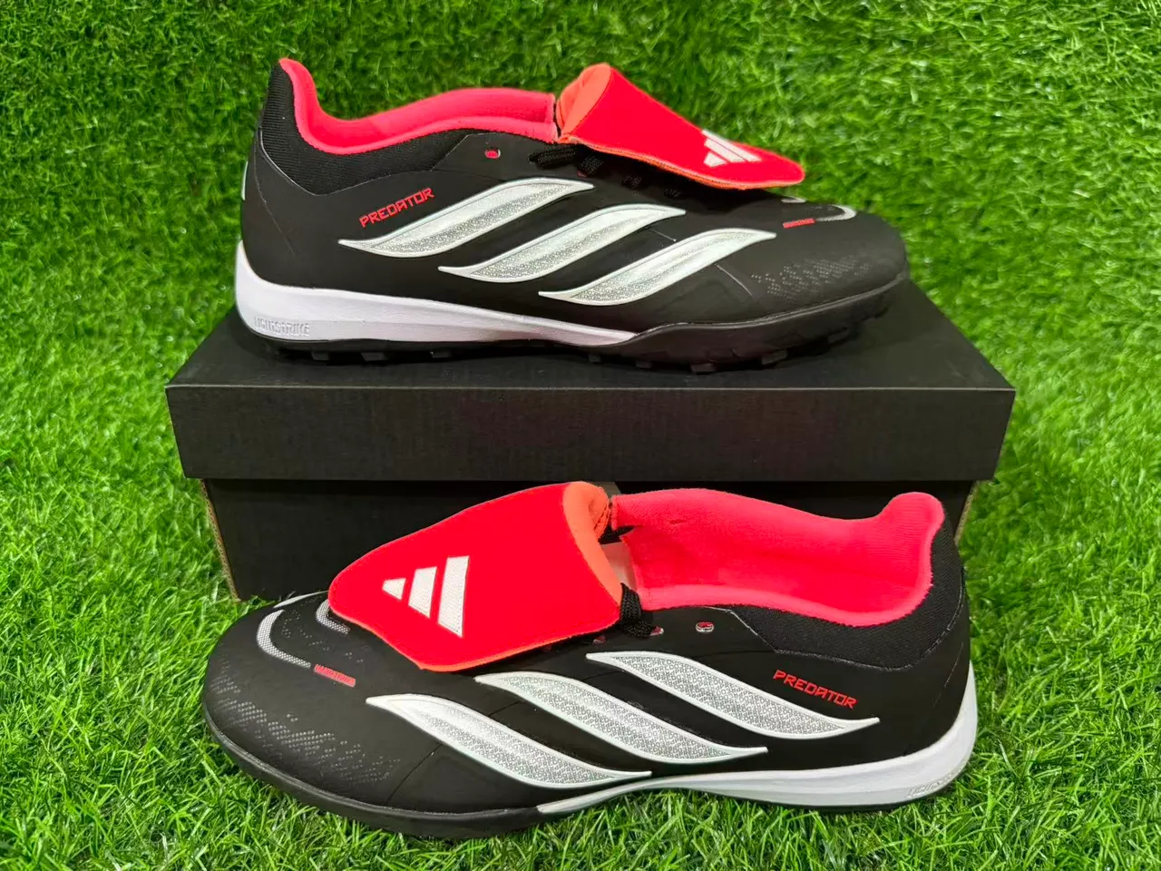 Adidas Predator काला लाल कम-कट सिंथेटिक अपर टर्फ फुटबॉल जूते 8