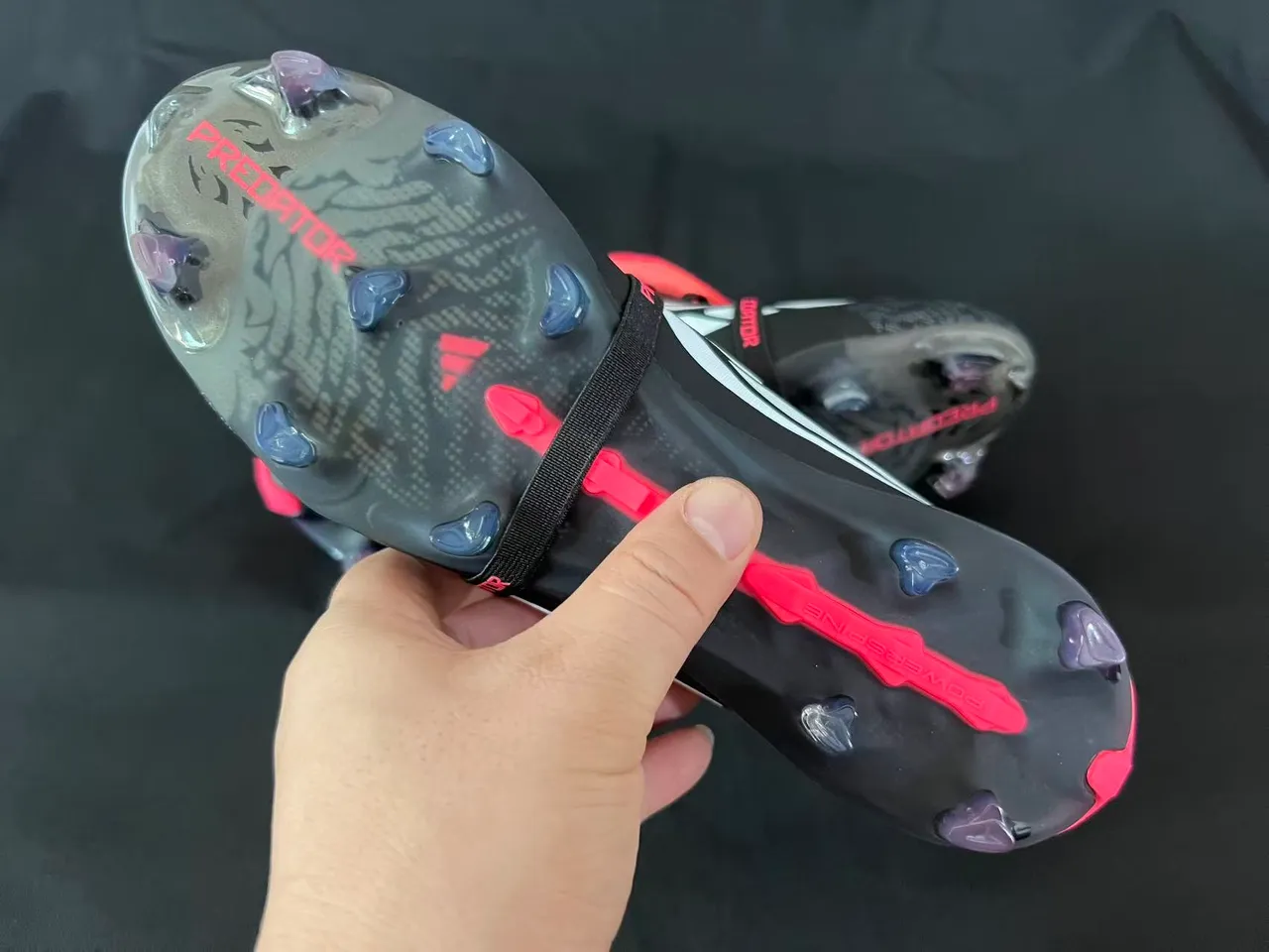 Adidas Predator Manostrike काला गुलाबी फर्म ग्राउंड फुटबॉल जूते 4