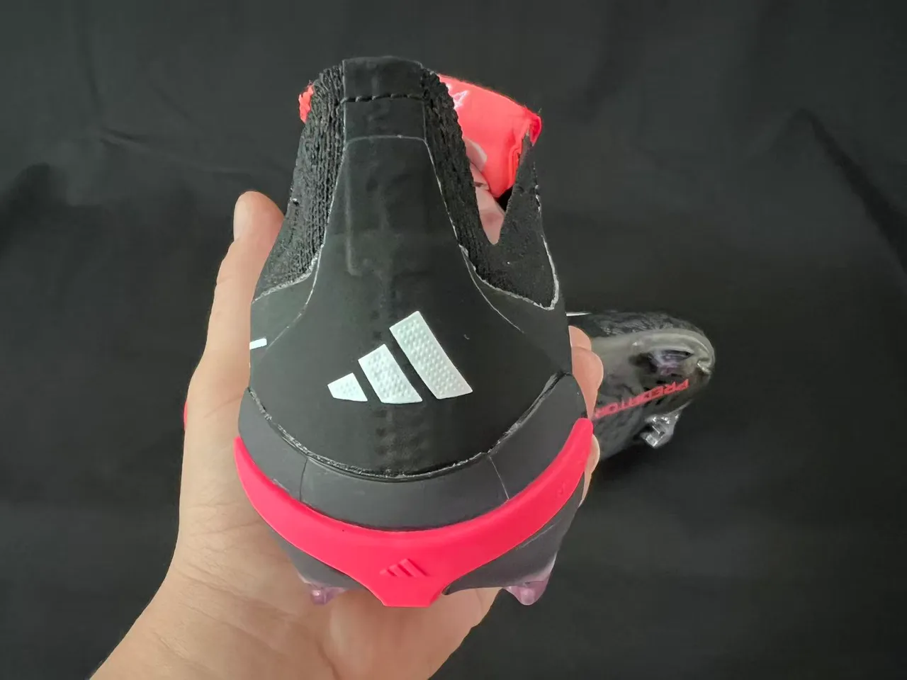 Adidas Predator Manostrike काला गुलाबी फर्म ग्राउंड फुटबॉल जूते 5