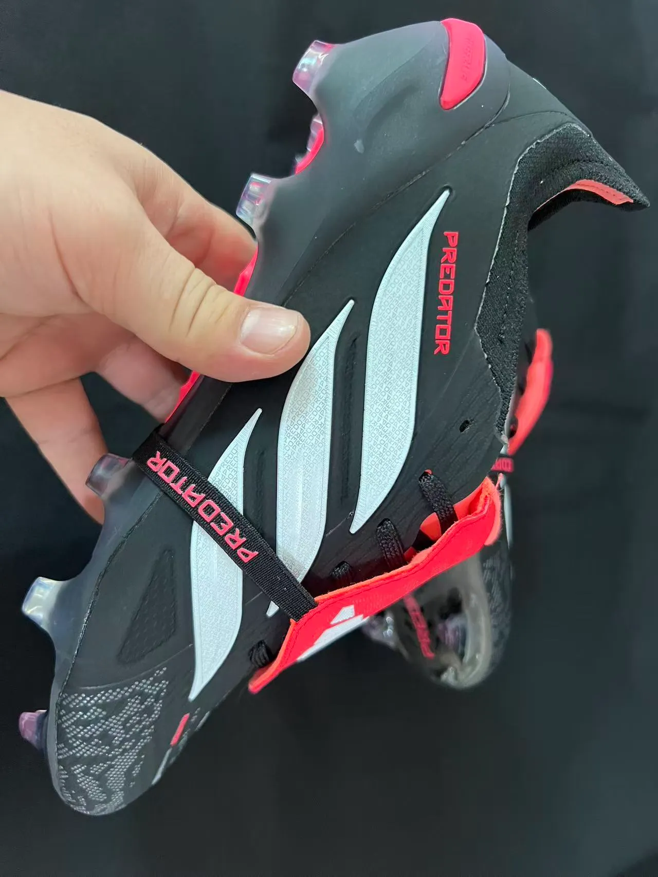 Adidas Predator Manostrike काला गुलाबी फर्म ग्राउंड फुटबॉल जूते 8