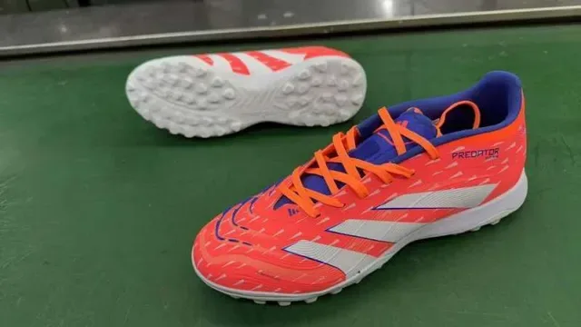 Adidas Predator Orange White Low-Cut Synthetic Upper Textured Geometric Pattern Turf Soccer Shoes 8
