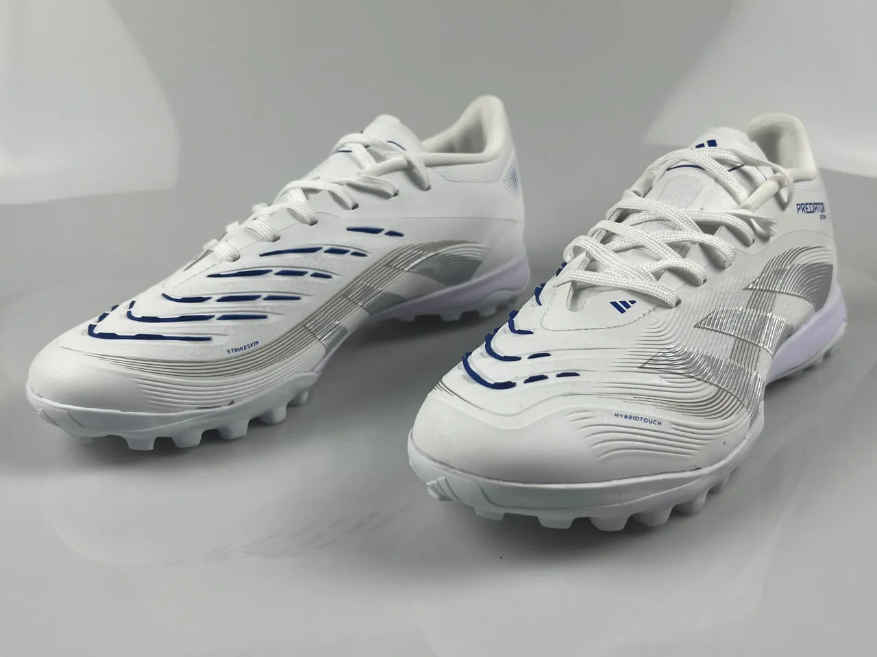 Adidas Predator White Blue Low-Cut Lace-Up Silver Metallic Stripes Turf Soccer Shoes 2