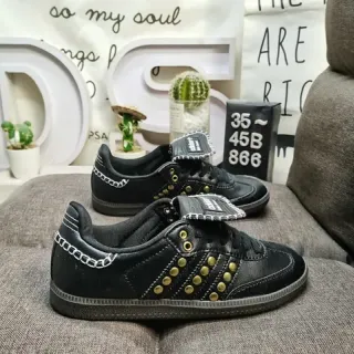 Adidas Samba أسود ذهبي جلد علوي لمسات مسامير نمط حياة