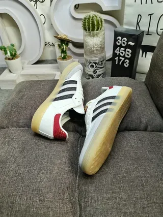 Adidas Samba 白 红 黑 Gum 生活方式运动鞋 6
