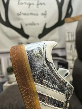 Adidas Argent Blanc Métallique Tige Cuir Accents Style de Vie Sneakers 3
