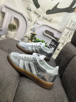 Adidas Argent Blanc Métallique Tige Cuir Accents Style de Vie Sneakers 7